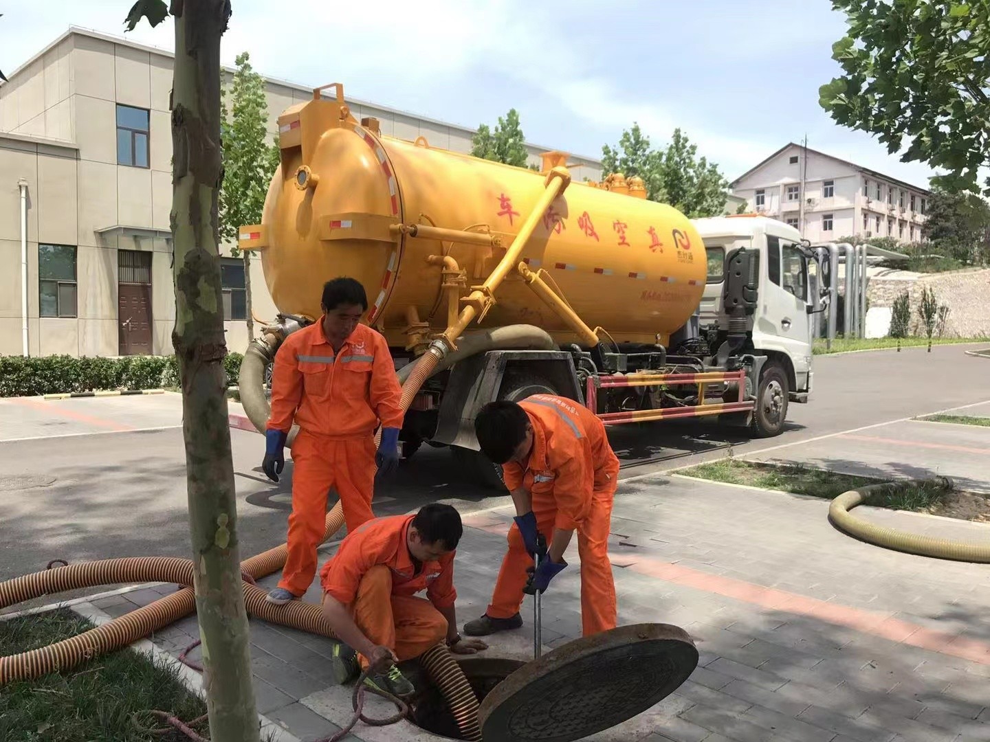 宝山化粪池清理与5-8吨吸粪车施工效率分析